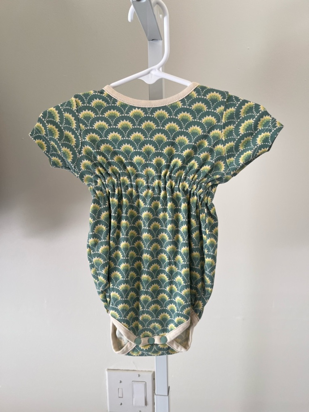 Misha And Puff Green and Yellow Scallop-Print Baby Romper 6-12M